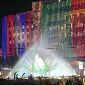 বিজয় দিবস উপলক্ষে ঢাকা সেজেছে লাল-সবুজে