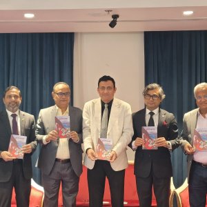 কাতারে নুরুল কবির চৌধুরীর লেখা তুর্কিনামা বইয়ের মোড়ক উন্মোচন