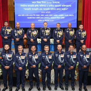 বিজয় দিবসে বিমান বাহিনীতে অনারারি কমিশন প্রদান