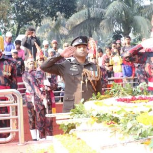 বীরশ্রেষ্ঠ নূর মোহাম্মদের সমাধিতে পুষ্পস্তবক অর্পণ