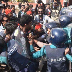 রাজশাহীতে ভারতীয় সহকারী হাইকমিশন অভিমুখে কর্মসূচি, পুলিশের বাধায় পণ্ড