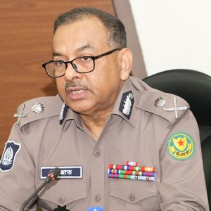 স্বাভাবিক পরিস্থিতি বজায় রেখেই নিরাপত্তা নিশ্চিত করতে হবে: ডিএমপি কমিশনার