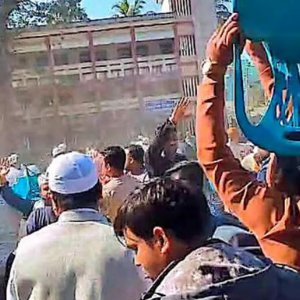 টকশোতে প্রার্থীকে প্রশ্ন করায় বিএনপি-জামায়াত ও ইসলামী আন্দোলনের চেয়ার ছোড়াছুড়ি-ভাঙচুর টকশোতে প্রার্থীকে প্রশ্ন করায় বিএনপি-জামায়াত ও ইসলামী আন্দোলনের চেয়ার ছোড়াছুড়ি-ভাঙচুর