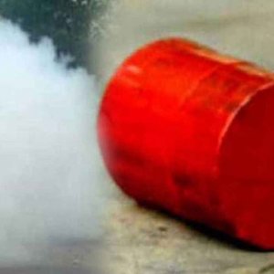 মৌচাক ফ্লাইওভার থেকে ককটেল নিক্ষেপ, নারী আহত