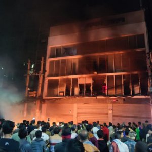 প্রথম আলো কার্যালয়ে হামলা-অগ্নিসংযোগ