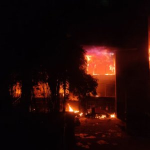 ডেইলি স্টার অফিসে ভাঙচুর-আগুন