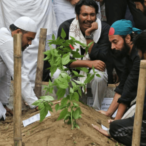 অশ্রুসিক্ত ভালোবাসায় চিরবিদায় নিলেন হাদি