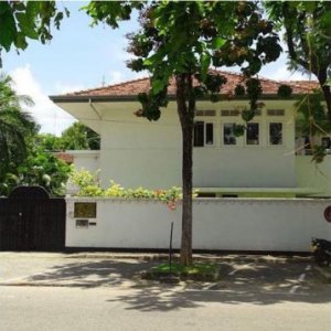 শ্রীলঙ্কায় অবস্থানরত বাংলাদেশি পর্যটকদের নিরাপদ আশ্রয়ের যাওয়ার অনুরোধ হাইকমিশনের