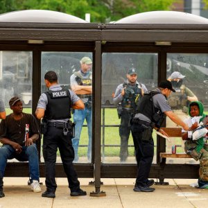 বিরোধিতা বাড়লেও অভিবাসন দমনে আরও কঠোর হবেন ট্রাম্প
