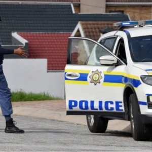 দক্ষিণ আফ্রিকায় বন্দুকধারীদের হামলায় নিহত ৯