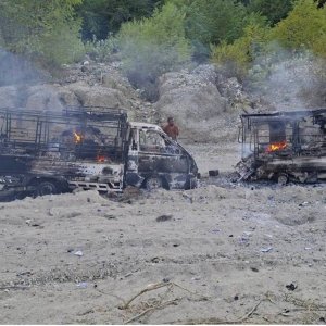 পলয়ানরত বেসামরিকদের ওপর মিয়ানমার জান্তার বিমান হামলা