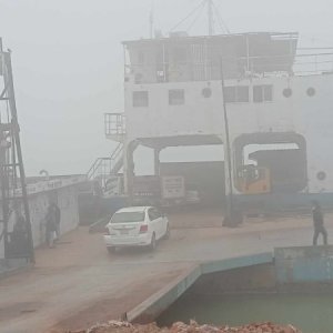 দৌলতদিয়া-পাটুরিয়া নৌপথে ৫ ঘণ্টা পর ফেরি চলাচল শুরু 