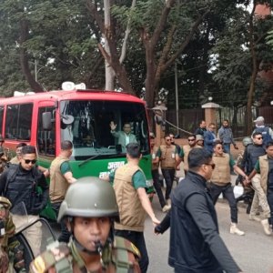 বাসে চড়ে ৩০০ ফিটের পথে তারেক রহমান