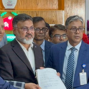 ঢাকা-১৫ আসনে মনোনয়নপত্র জমা দিলেন শফিকুল ইসলাম খান