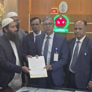 ঢাকা-১৩ আসনে মনোনয়নপত্র জমা দিলেন ইসলামি আন্দোলনের মুরাদ হোসেন 