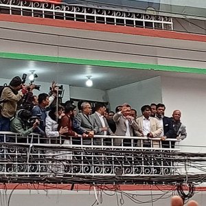 বিএনপির নয়াপল্টন কার্যালয়ে তারেক রহমান, স্বাগত জানালেন শীর্ষনেতারা