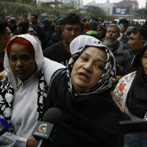 খালেদা জিয়ার মৃত্যু: এভারকেয়ারের সামনে নেতাকর্মীদের বেদনাবিধুর প্রতিক্রিয়া