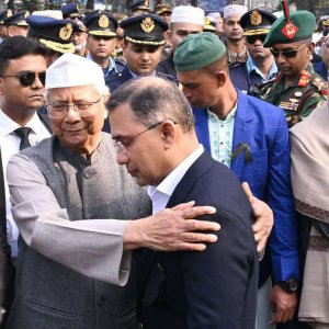 তারেক রহমানকে সান্ত্বনা প্রধান উপদেষ্টার 