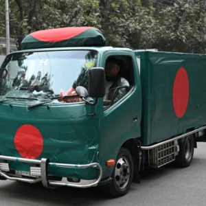 গুলশান থেকে সংসদ ভবনের পথে খালেদা জিয়ার মরদেহবাহী অ্যাম্বুলেন্স
