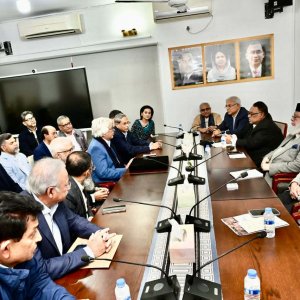 দেশের শীর্ষ ব্যবসায়ী ও শিল্প উদ্যোক্তাদের সঙ্গে তারেক রহমানের বৈঠক 