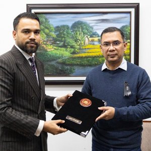 খালেদা জিয়ার মৃত্যুতে প্রধান উপদেষ্টার শোকবার্তা হস্তান্তর 