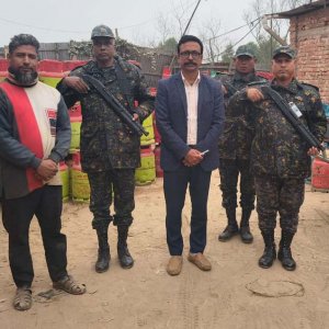 বেশি দামে গ্যাস সিলিন্ডার বিক্রির দায়ে ডিলারকে জরিমানা