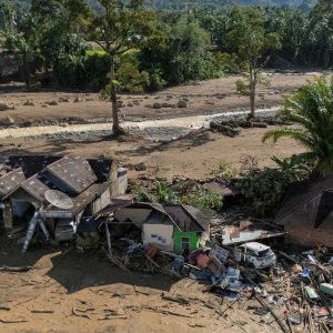 ইন্দোনেশিয়ার উত্তর সুলাওয়েসিতে বন্যায় নিহত ১৪