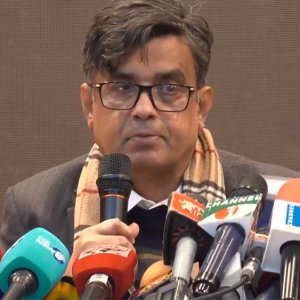 ‘হ্যাঁ’ ভোটের প্রচারণায় ধর্মীয় প্রতিষ্ঠানকে যুক্ত করার চিন্তা 