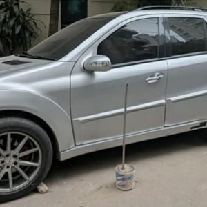 দুদিন ধরে সড়কে পড়ে ছিল কোটি টাকার মার্সিডিজ দুদিন ধরে সড়কে পড়ে ছিল কোটি টাকার মার্সিডিজ