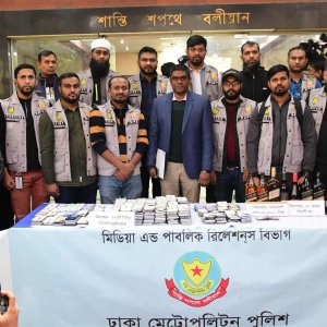 রাজধানীতে আইফোন তৈরির অবৈধ কারখানা, জড়িত ৩ চীনা নাগ‌রি‌ক গ্রেফতার