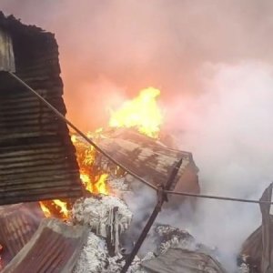 গাজীপুরে ঝুটের গুদামে আগুন, নিয়ন্ত্রণে ৬ ইউনিট