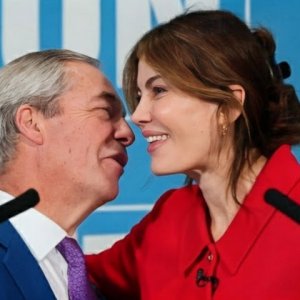 লন্ডনের ‘ইসলামায়ন’ ঠেকাতে সাদিক খানের বিরুদ্ধে আরেক মুসলিম