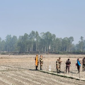 সীমান্তে বিএসএফের পাকা রাস্তা নির্মাণের চেষ্টা, বিজিবির বাধা
