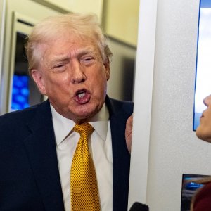 ইরানকে নরক দেখানোর হুমকি দিলেন ট্রাম্প