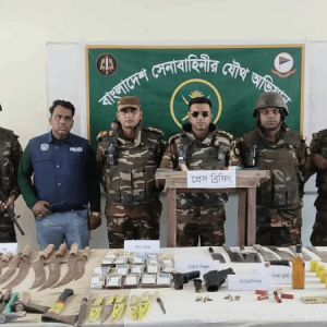 ছাত্রদল নেতার বাবার বাড়ি থেকে বিপুল পরিমাণ অস্ত্র উদ্ধার, আটক ৫