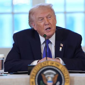 ইরানকে আবারও হুমকি ট্রাম্পের