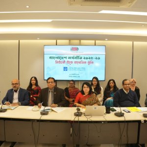 নির্বাচনের বছরে গভীর অর্থনৈতিক ঝুঁকির সতর্কতা সিপিডির