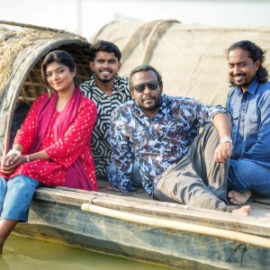 জোট করেছেন তারা...