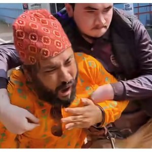 ৯ ঘণ্টা পর ছাড়া পেলেন চট্টগ্রাম বিশ্ববিদ্যালয়ের সেই শিক্ষক