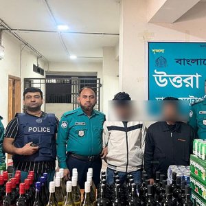 বিদেশি মদসহ গ্রেফতার ২