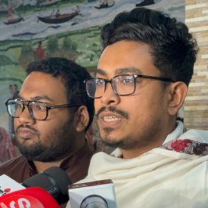 নিষেধাজ্ঞার মধ্যেও সাদিক কায়েমের হস্তক্ষেপে বিশ্ববিদ্যালয় ছাত্র সংসদ ভোটে সায় ইসির