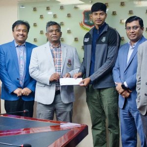 ক্রিকেটার শাহিন আলমকে বিসিবির আর্থিক সহায়তা