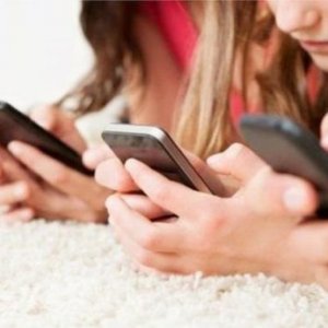 মোবাইল ফোন আমদানিতে শুল্ক কমলো ৬০ শতাংশ, দাম কমবে কত