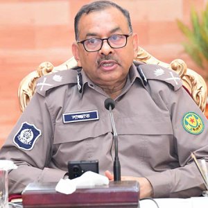 ত্রুটিবিহীন নির্বাচন নিশ্চিতের আহ্বান ডিএমপি কমিশনারের
