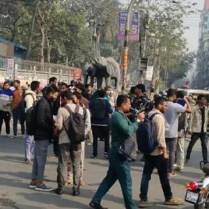 তিন দিন পর আবারও অবরোধের ঘোষণা দিয়ে সড়ক ছাড়লেন শিক্ষার্থীরা