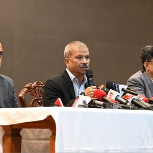 ‘হ্যাঁ’ বা ‘না’, উভয় পক্ষেই কথা বলার অধিকার সবার আছে: আসিফ নজরুল