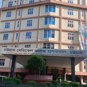 মেয়েকে নিয়ে খালে ঝাঁপ দিলেন মা, মেয়ের মৃত্যু