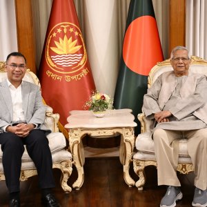 প্রধান উপদেষ্টার সঙ্গে সাক্ষাৎ শেষে বেরিয়ে গেছেন তারেক রহমান