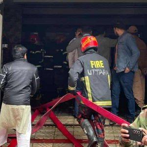উত্তরায় আবাসিক ভব‌নে আগুন: নিহতের সংখ্যা বে‌ড়ে ৬ 