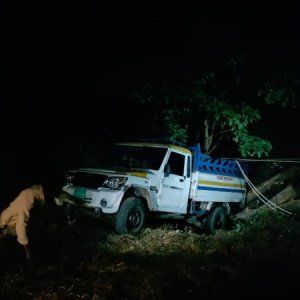 পাহাড়ি রাস্তায় উঠতে গিয়ে গাড়ি গড়িয়ে পড়লো খাদে, নিহত ২